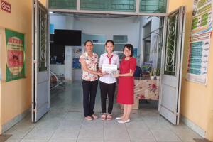 Chiều ngày 23/01/2024, Chi đoàn Trung tâm y tế Thành phố Bến Tre đến trao học bổng đợt 1 cho con của viên chức dân số viên Trạm y tế Phường 7 có hoàn cảnh khó khăn với số tiền 3 triệu đồng
